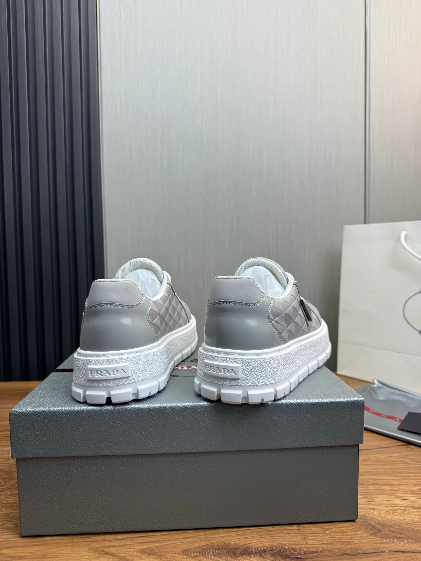 Men's shoes 💰580💰 [PRADA] Autumn and winter hot men's shoes shipped 👏Official website synchronized ⬆️Original fly-woven cowhide fabric + cowhide lining, 1⃣️:1⃣️reproduction, original sole, 38-45 (45. Customized, non-refundable)